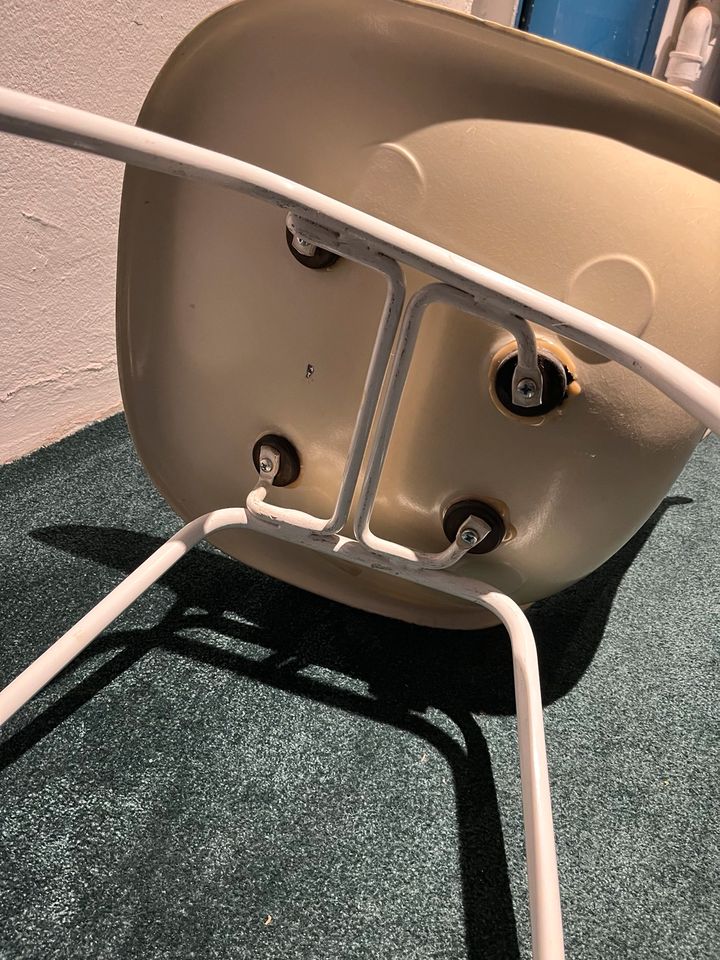 Eames Side Chair Fiberglas 3 Stück grey yellow weißes H Gestell in Stuttgart