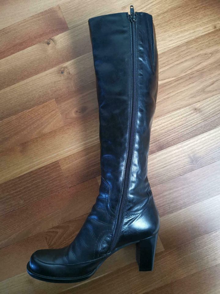 Lederstiefel von Helen Billkrantz in Aßlar