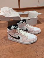 Top Preis! Neuer Nike Jordan 1 Mid Barely Rose US 9 W EU 40,5 Frankfurt am Main - Kalbach-Riedberg Vorschau