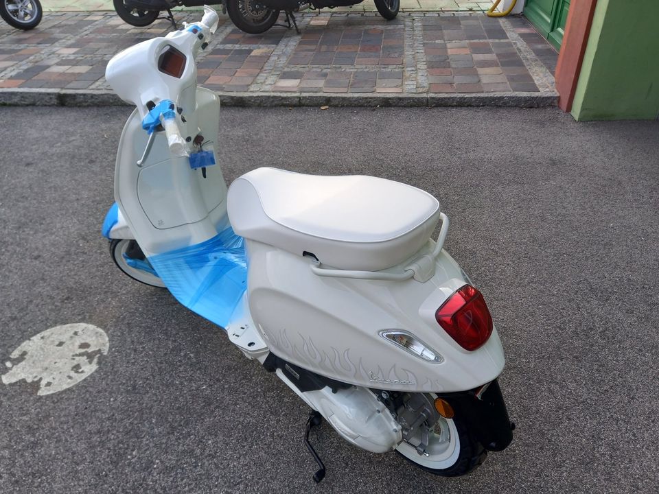 Vespa Sprint x Justin Bieber 125 ABS NEUFAHRZEUG sofort verfügbar in Bamberg