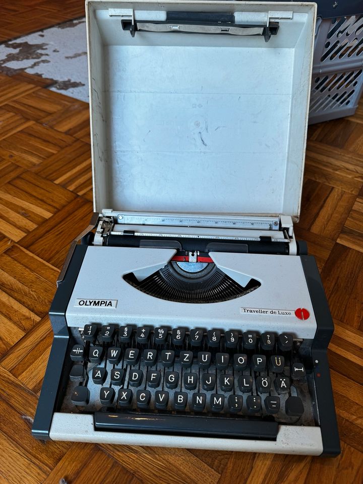 Schreibmaschine Olympia Traveller Deluxe in Kommen