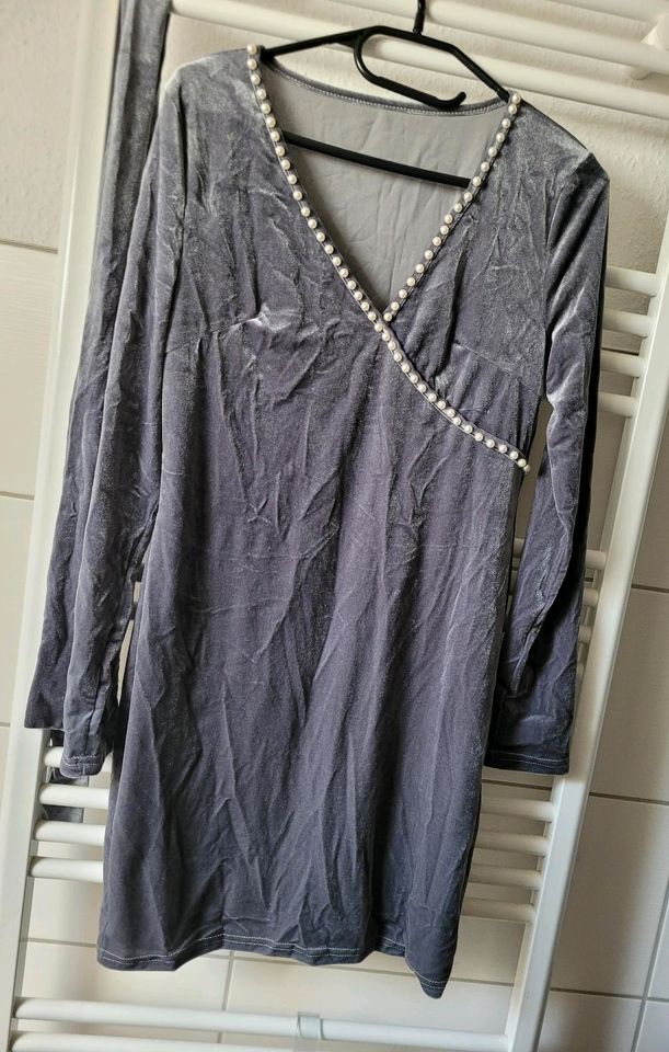 Kleid Samt grau mit Gürtel Gr.M/ L 38 40 neu in Rostock