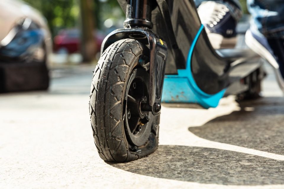 E-Scooter Reparatur - Reifen- & Schlauchwechsel online buchen in Güstrow