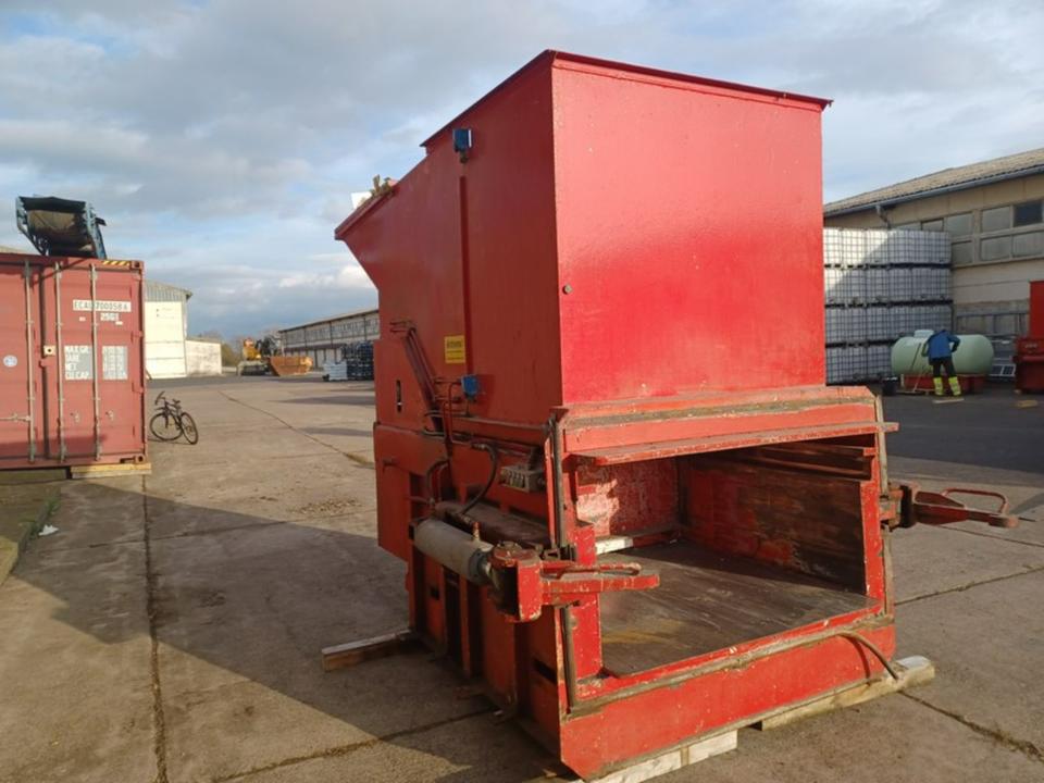 stationäre Müllpresse No 04 Avermann Avos SP-12 in Bad Tennstedt