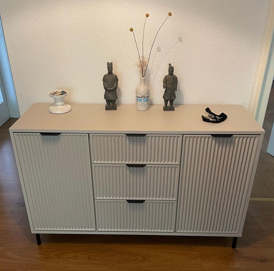 Sideboard LINKI beige 3 Schubladen 2 Türen neu verpackt Schrank in Köln