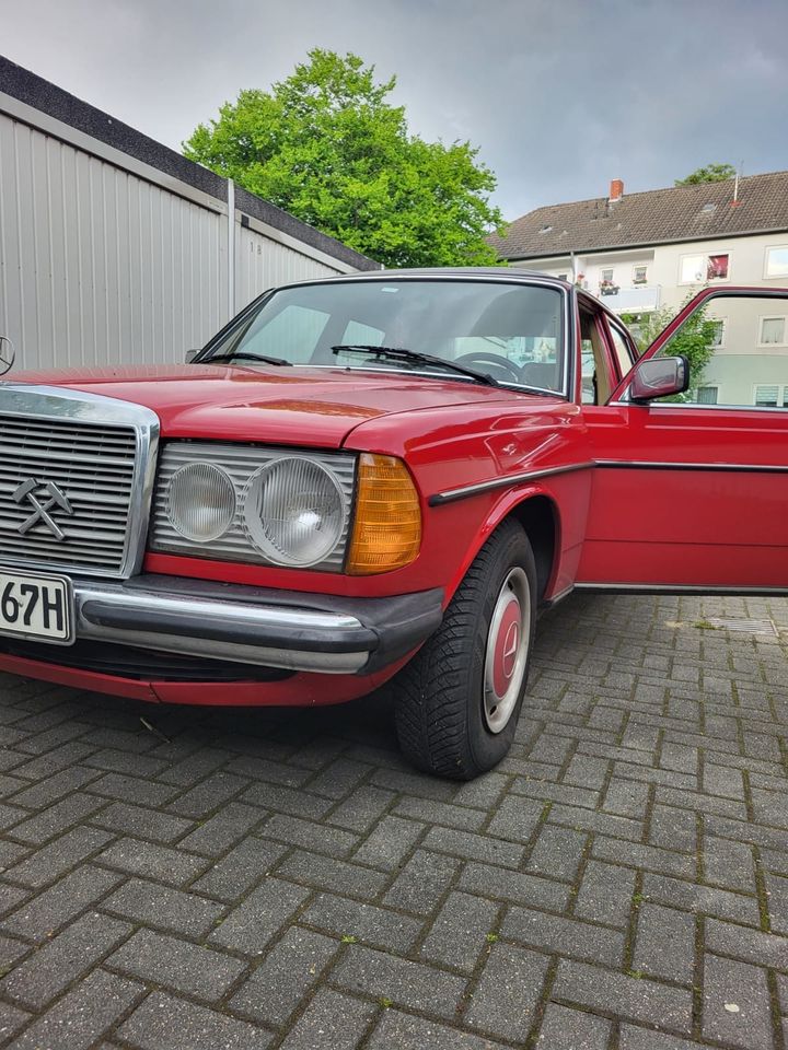 Mercedes W123 240D Oldtimer in Herne