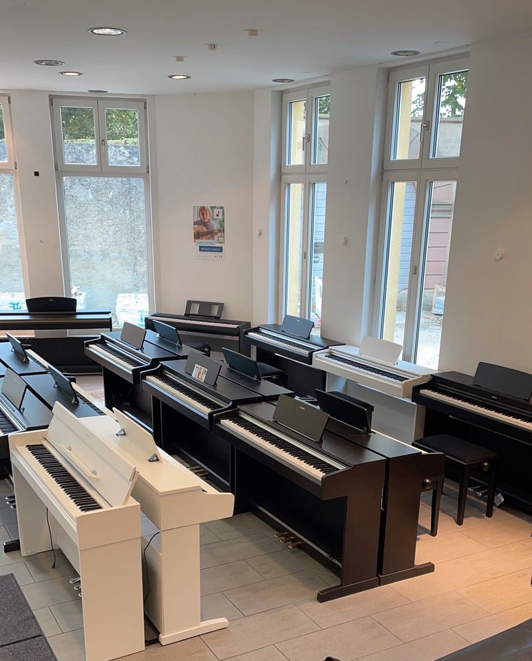 Klavier mieten ausprobieren kaufen Mietkauf in Würzburg