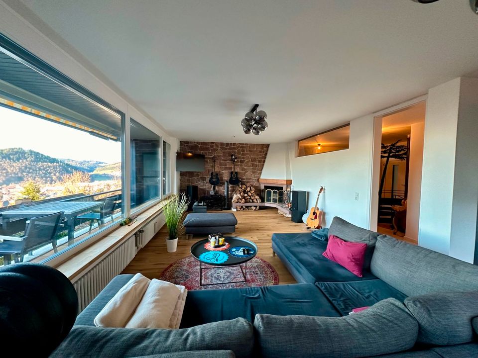 Sonnige modernisierte 3 -Zimmer (124 qm) mit großer Terrasse und herrlichem Ausblick! in Waldkirch