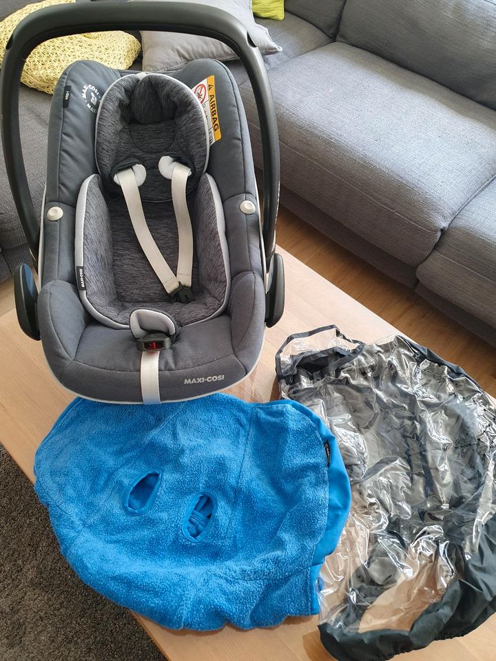 Maxi Cosi Pebble Pro i-size mit Regenschutz und Sommerbezug in Vaihingen an der Enz