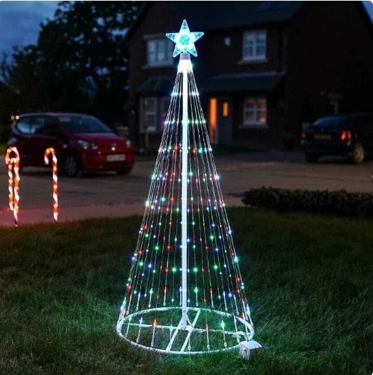 OUTDOOR ANIMATED CHRISTMAS TREE LIGHTS in Saarbrücken