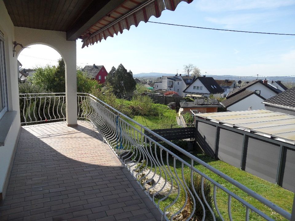 NEUWIED GLADBACH:  Maisonette mit Garage und Südbalkon in ruhiger Lage - auf Wunsch mit Küche in Neuwied