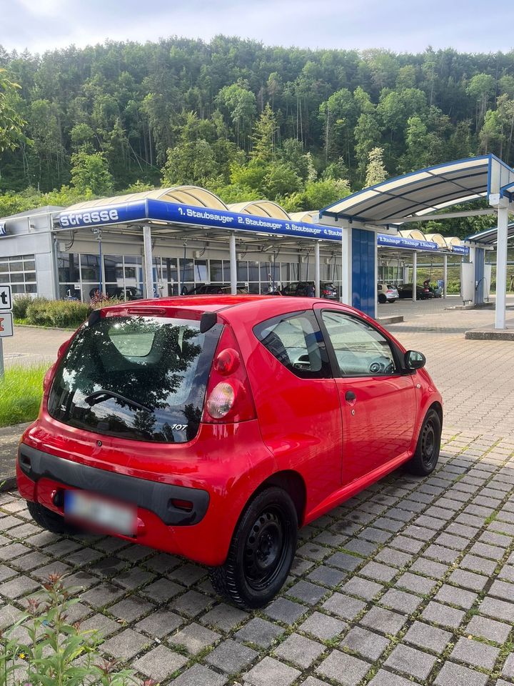 Peugeot 107 Kleinwagen Tüv 05/2025 in Waldshut-Tiengen