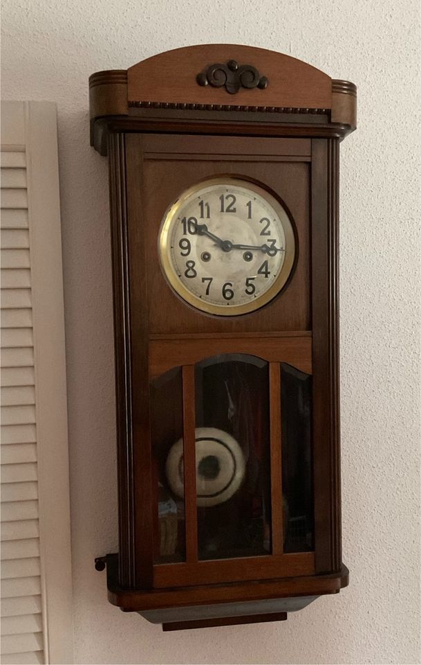 alter Art Deco Regulator Wanduhr dunkles Holz läuft genau in Spreenhagen