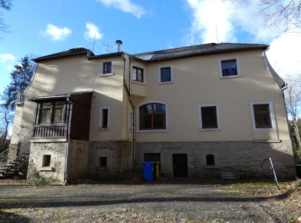 Schöne, teilsanierte Gründerzeit - Villa mit Wintergarten & Dachterrasse auf 2.868 m² großem Grundstück in Schlettau in Schlettau