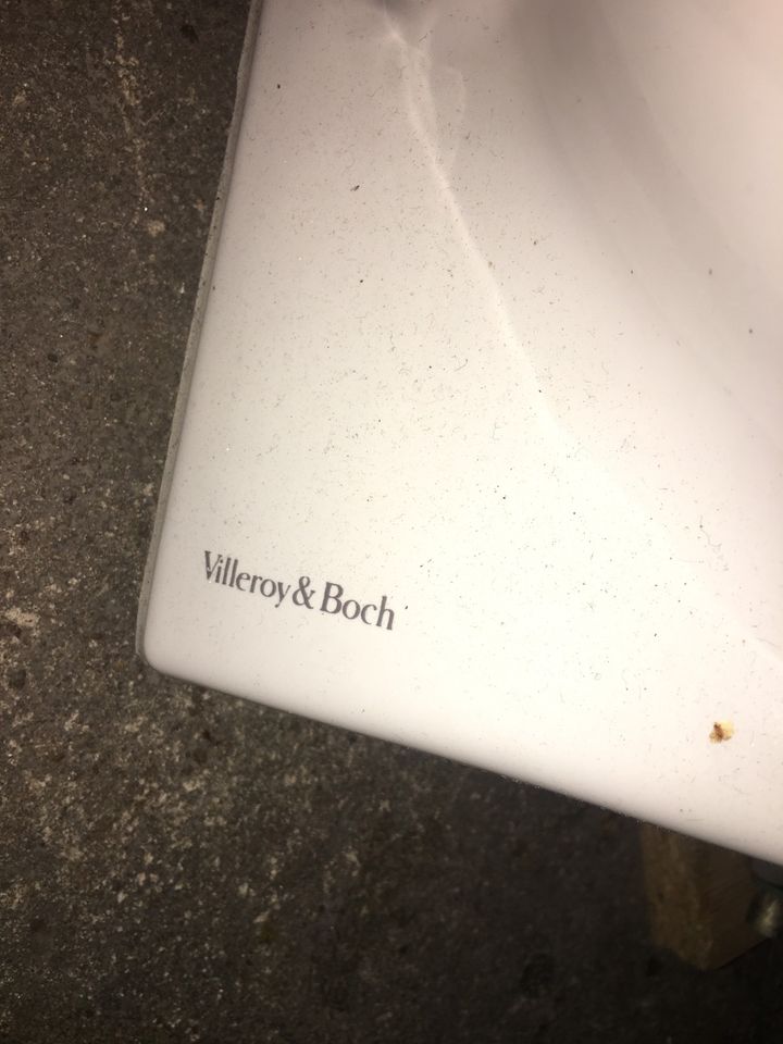 Gäste WT Villeroy & Boch mit Armatur in Erlangen