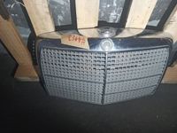 Kühlergrill Mercedes W114 W115 Strich 8 /8 Nordrhein-Westfalen - Bad Sassendorf Vorschau