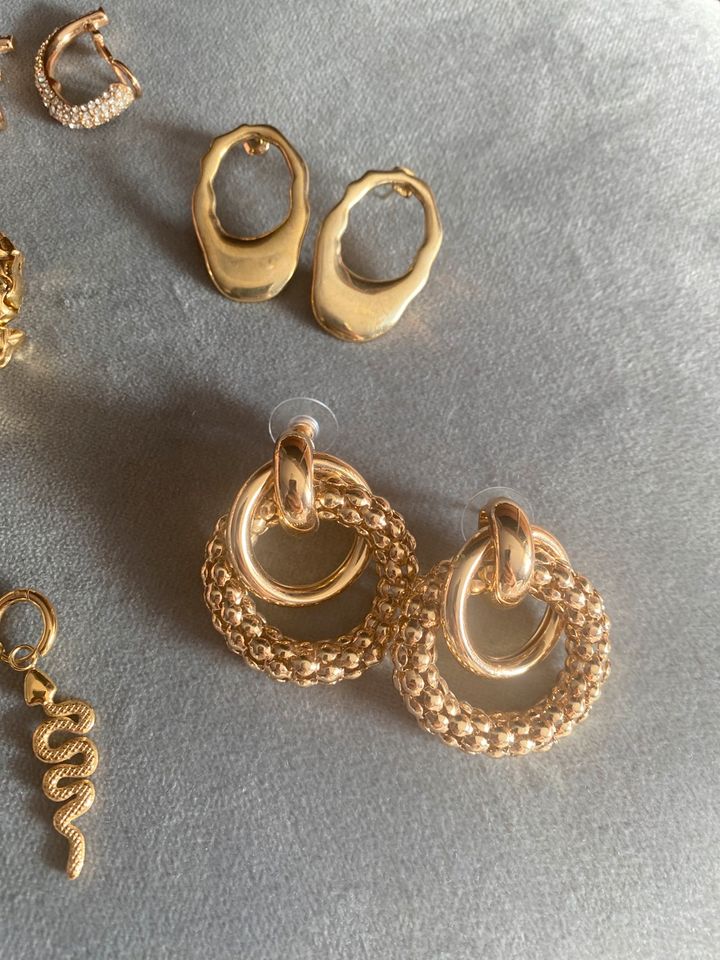 7 Ohrringe Modeschmuck Gold für einen preis in München