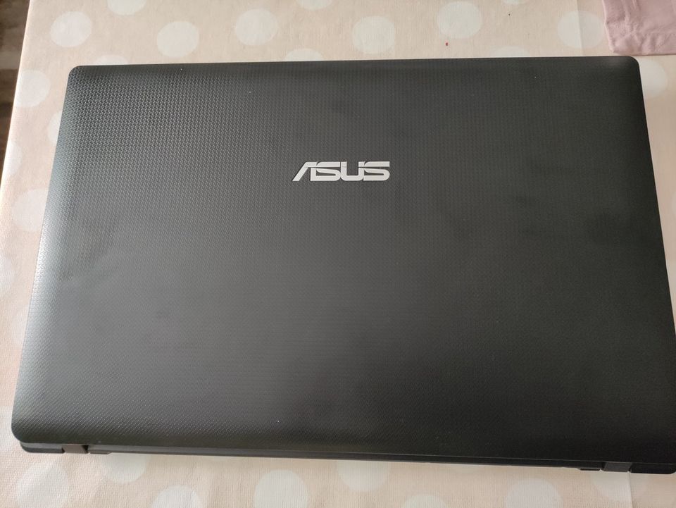 Laptop ASUS in Dautphetal