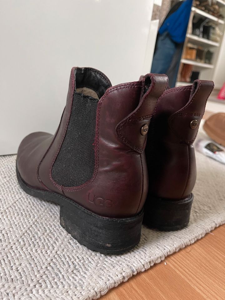 UGG Chelsea Boots Bordeaux dunkelrot 38 Stiefeletten in Hadamar