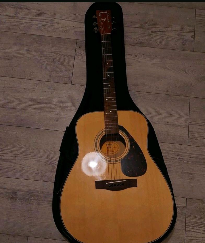 Yamaha F370, professionelle acoustic Gitarre mit Case wie neu! in Elmshorn