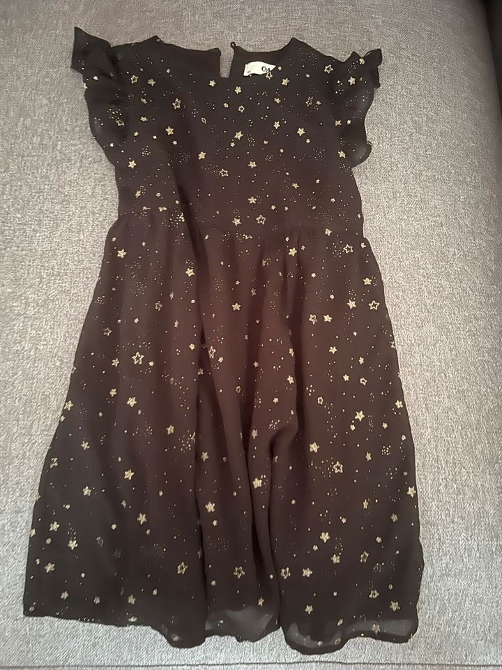Schwarzes Kleid mit Sternchen 122 in Bornheim