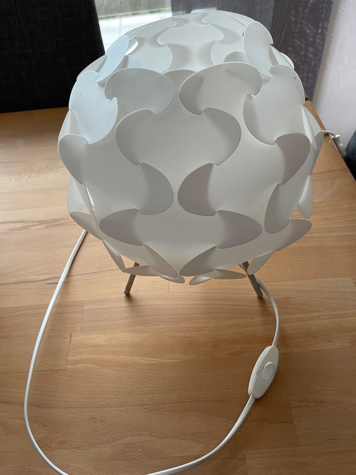 Voll funktionsfähige IKEA-Lampe in Düsseldorf