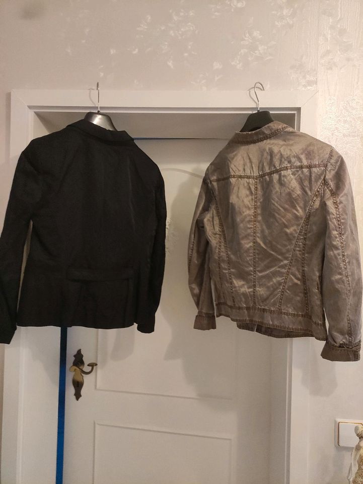 Zwei Blazer von Marc Aurel 38 schwarz und taupe Preis für beide in Montabaur