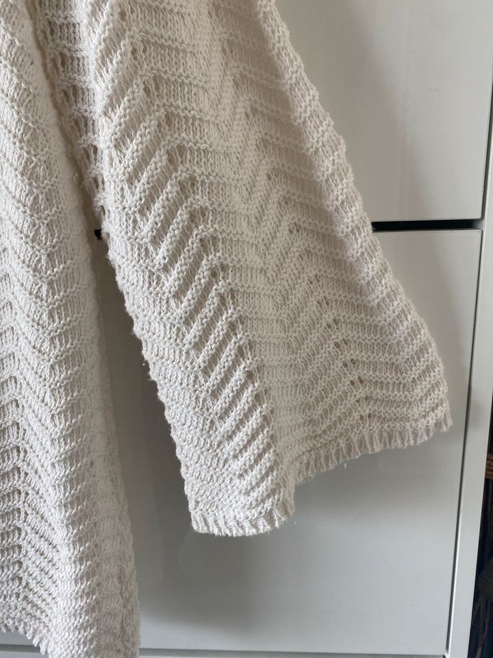 Weiße lange Strickjacke mit weiten Ärmeln Größe M / 38 Neu in Seth Holstein