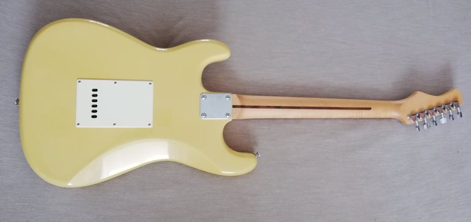 Johnson Stratocaster in sparkle yellow in Haßfurt