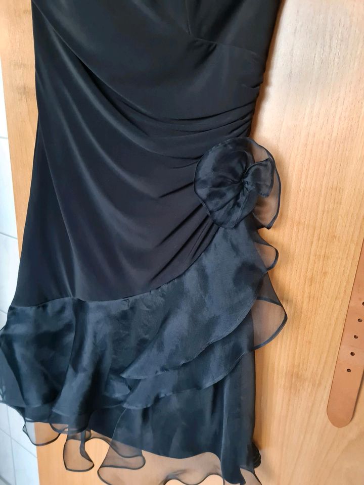 Schwarzes Cocktailkleid in Emmendingen