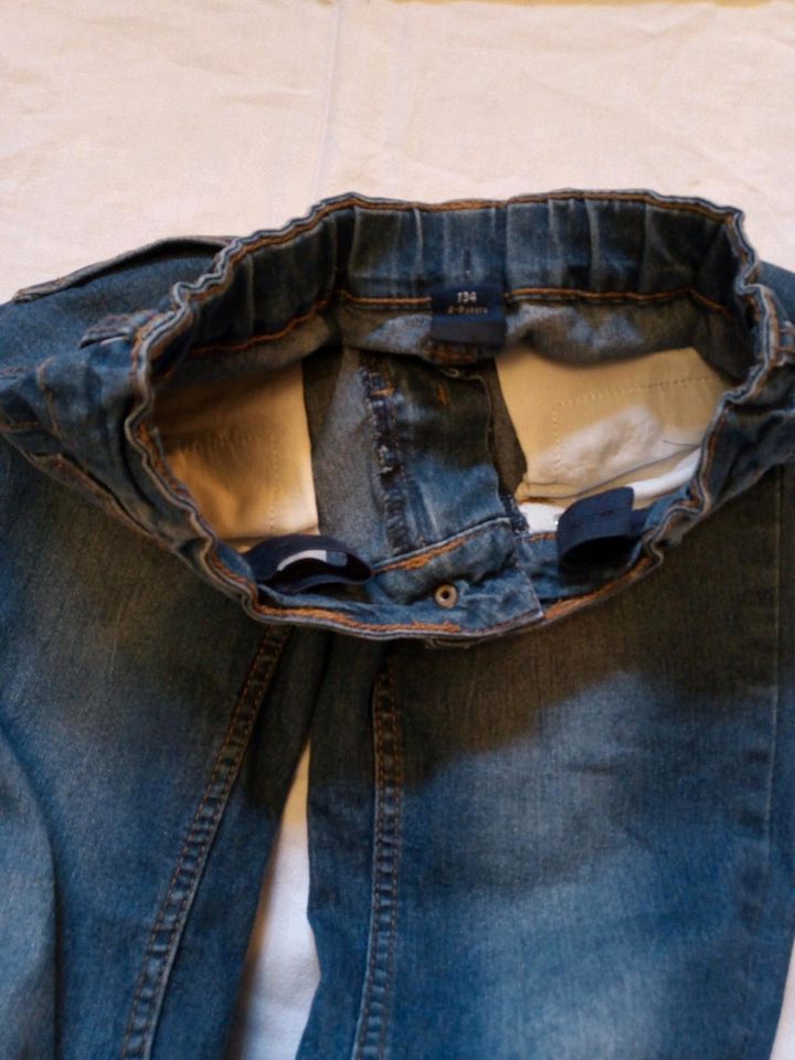 Jeans Hosen Größe 134 lesen in Weitersborn