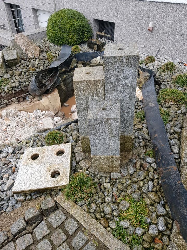 3SÄULEN Granitbrunnen in Ronneburg Hess