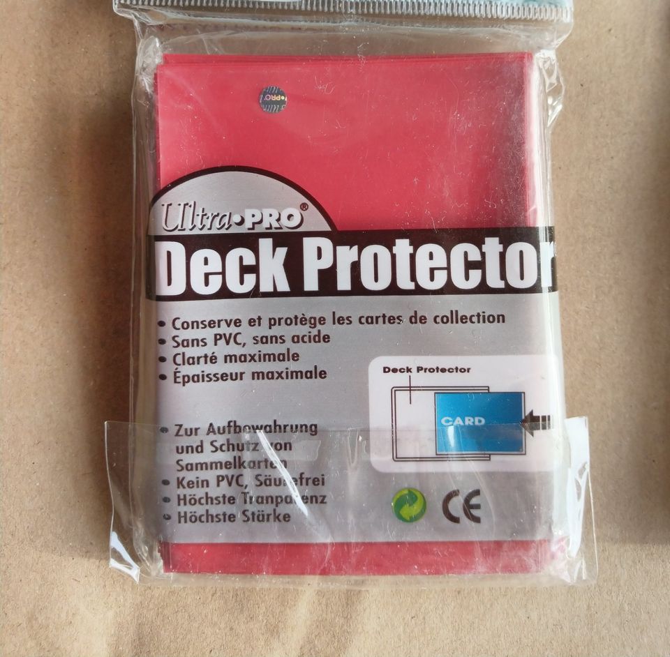 NEUE Aufbewahrung für Sammelkarten Deck Protector OVP in Fürth