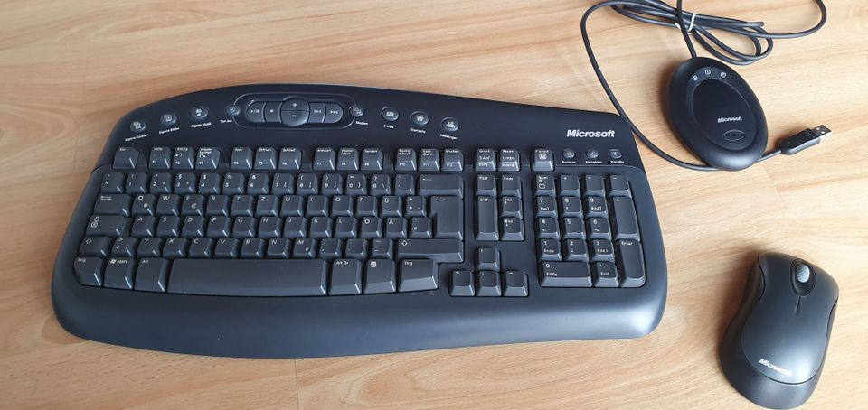 Microsoft kabellose Tastatur + Maus in Wettenberg