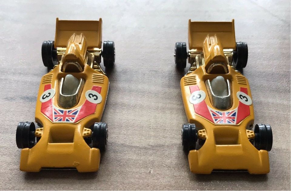 Zwei Corgi Juniors Formula 1 Racer in Grasbrunn