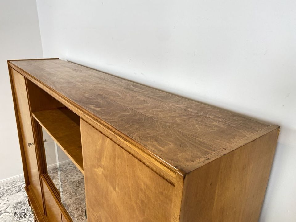 WMK Hochwertiger & gut erhaltener Mid-Century Wohnzimmerschrank aus vollem Holz mit Schubladen & ausziehbarer Kleiderstange # Schrank Vitrine Highboard Sideboard Vitrinenschrank 50er 60er DDR Vintage in Berlin