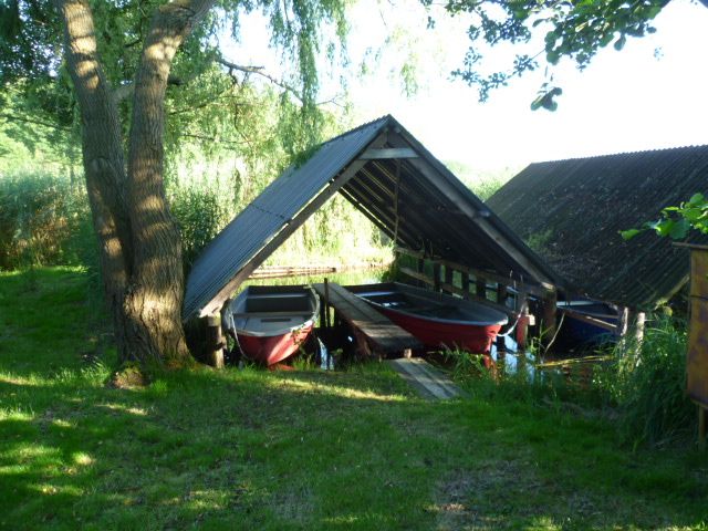 Tolle Lage am See, Ferienhaus Bungalow Ferienwohnung in Mecklenb. in Feldberg