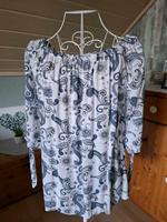Carmen-Bluse weiß-blau Gr. S Paisley Muster Hessen - Kassel Vorschau