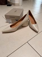 Kazar Studio Pumps Gr 39 Creme Blockabsatz NEU Sachsen - Plauen Vorschau