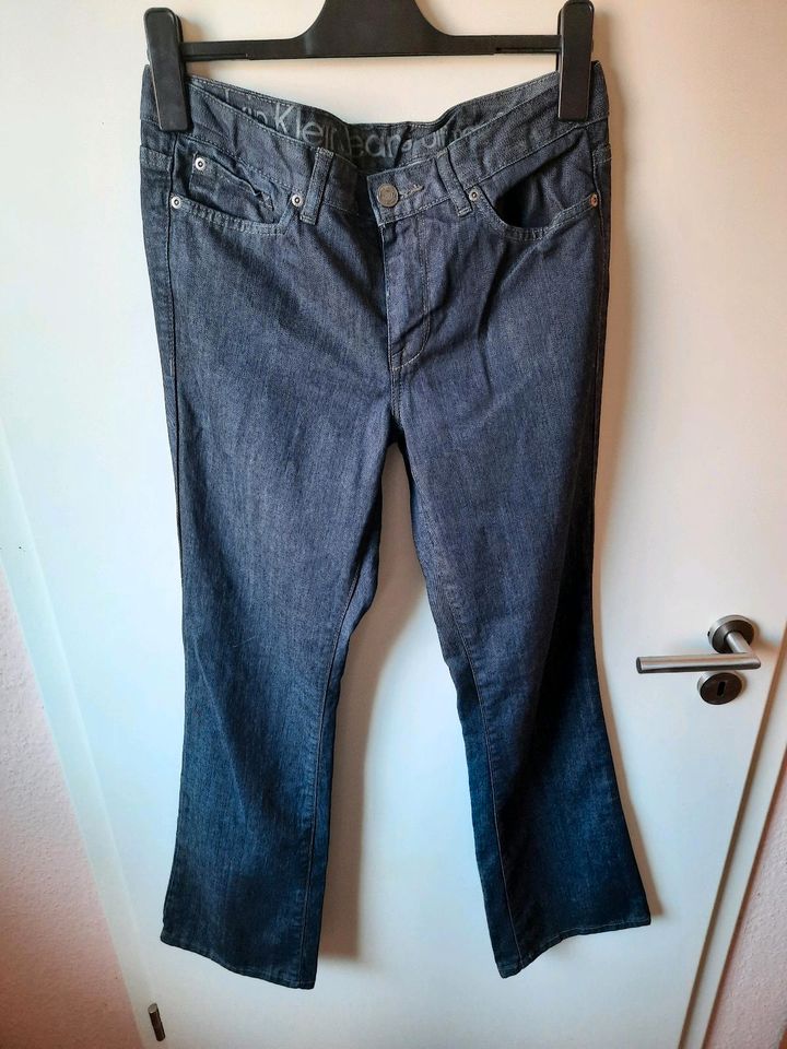 Calvin Klein Damen Jeans Gr. C10/L33, zum ausbessern in Bremen