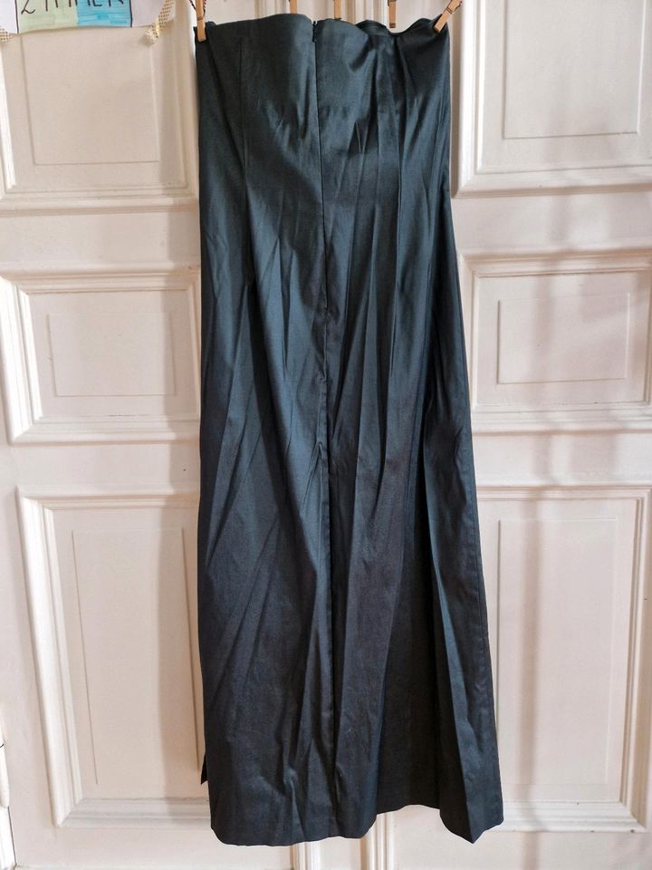 Mexx Festkleid schulterfreies Kleid schwarz glänzend Gr. 42 in Berlin