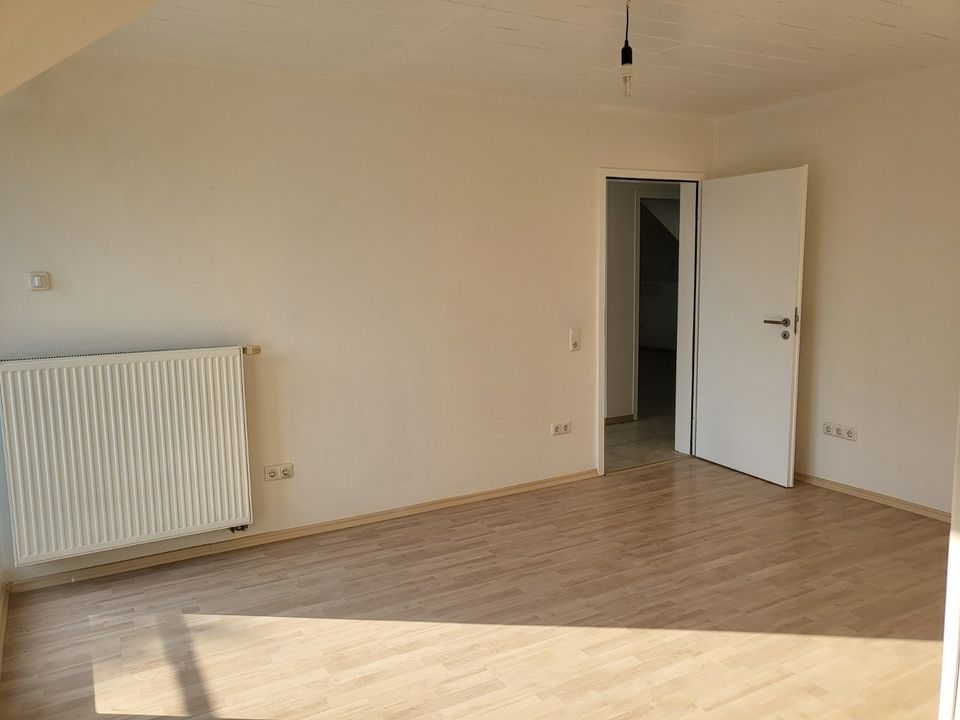 3 Zi DG-Wohnung mit Balkon in Düren-Rölsdorf zu vermieten in Düren