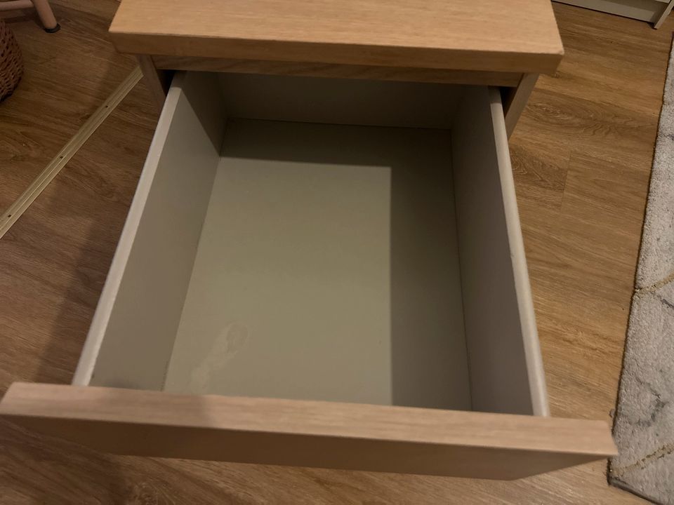 IKEA Malm Nachttisch in Köln