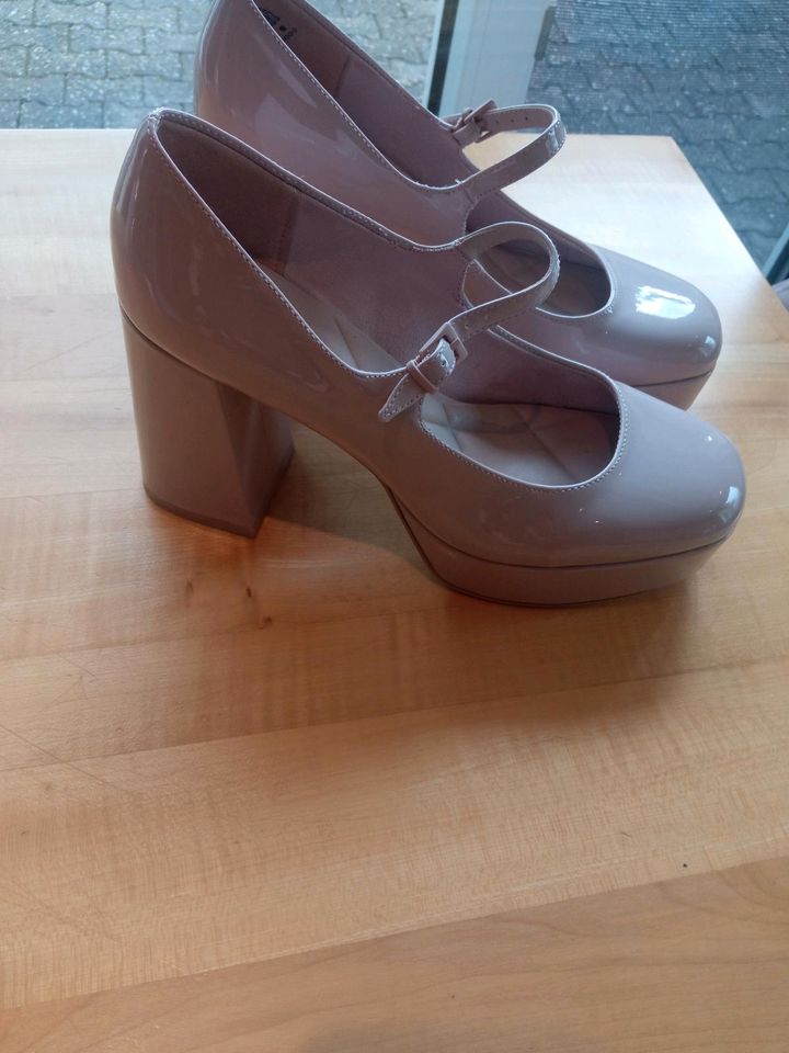 Neue Plateau Pumps von Tamaris, nude in Jüchen