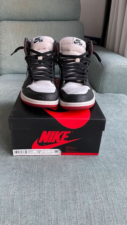 Jordan 1 High Satin Black Toe EU44,5/US12w in Berlin