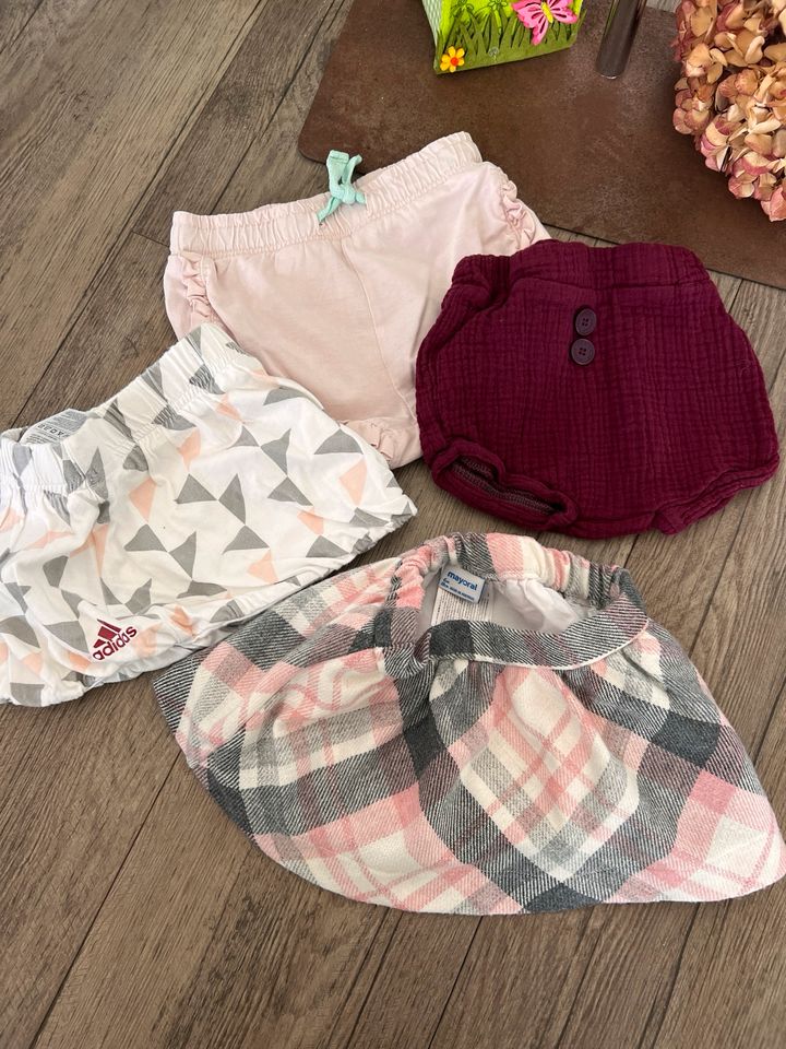 Röcke und kurze Hosen BabyGirl Set Größe 68 Adidas in Gera