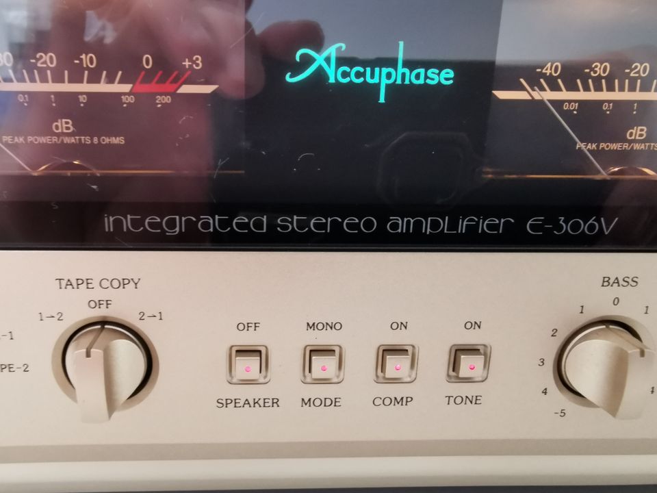 ACCUPHASE E-306V Vollverstärker. Phono-Modul AD-10! Original FB. in Dresden