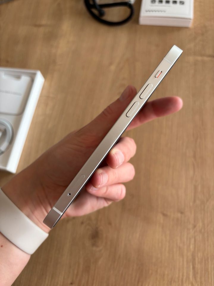 Apple IPhone 12, weiß, 64 GB, mit OVP - neuwertig in Rehburg-Loccum