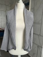 NEU CARTOON Strickjacke Cardigan grau silber Gr. L / 40 Hessen - Biebertal Vorschau