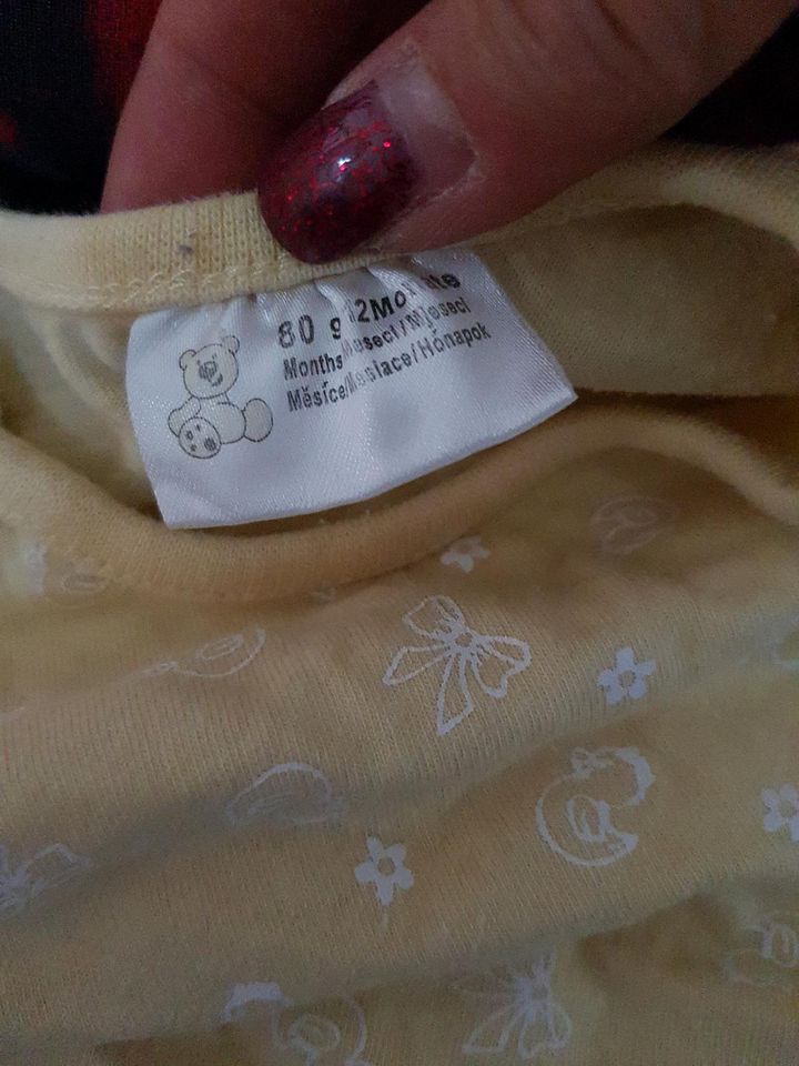 Mädchen shirt 2€ Festpreis ist nicht verhandelbar in Cottbus